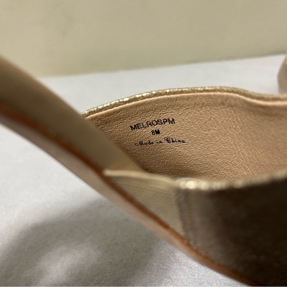 Donald Pliner Melrose Vintage Metallic Low Heels Platino size 8 - Picture 9 of 11